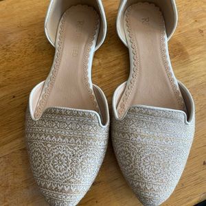 Restricted pointed women’s  toe shoes 7.5